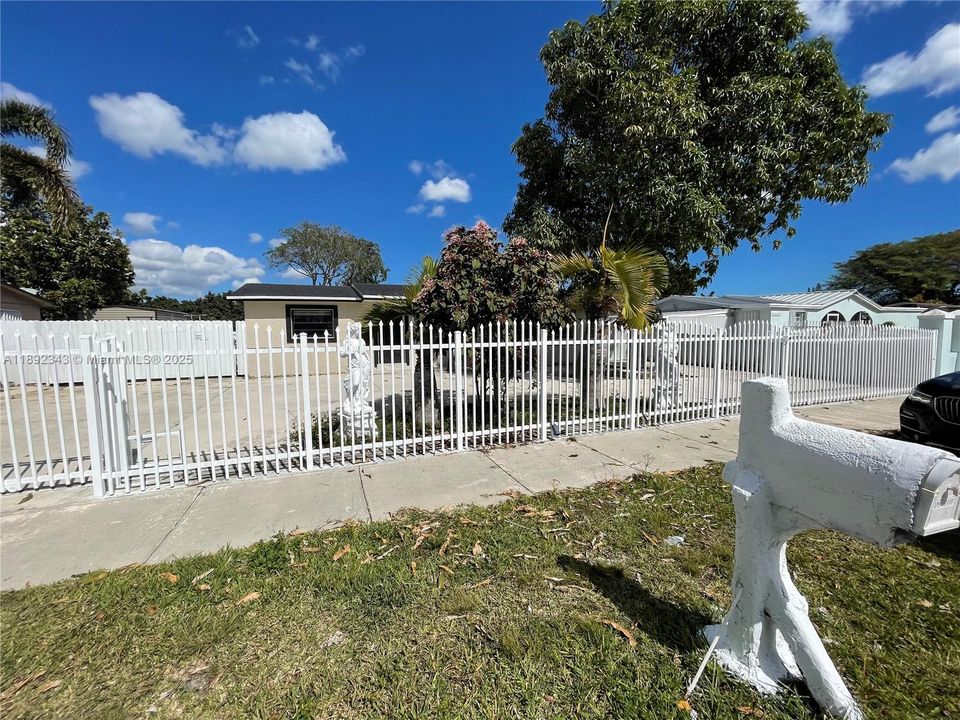 待售: $545,000 (3 贝兹, 2 浴室, 1590 平方英尺)