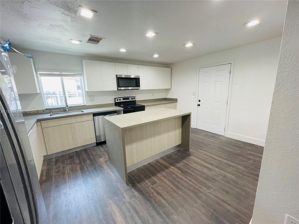 待售: $545,000 (3 贝兹, 2 浴室, 1590 平方英尺)