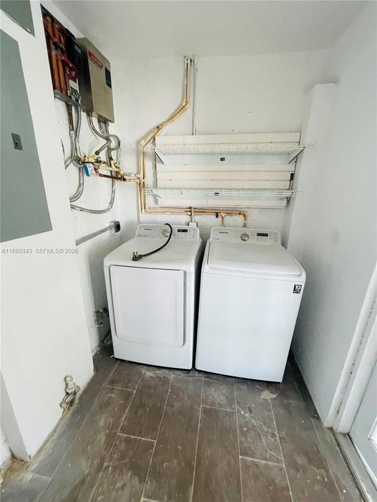 For Sale: $529,900 (3 beds, 2 baths, 1590 Square Feet)