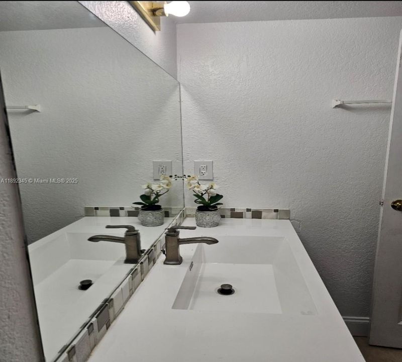 Recientemente alquilado: $1,800 (1 camas, 1 baños, 810 Pies cuadrados)