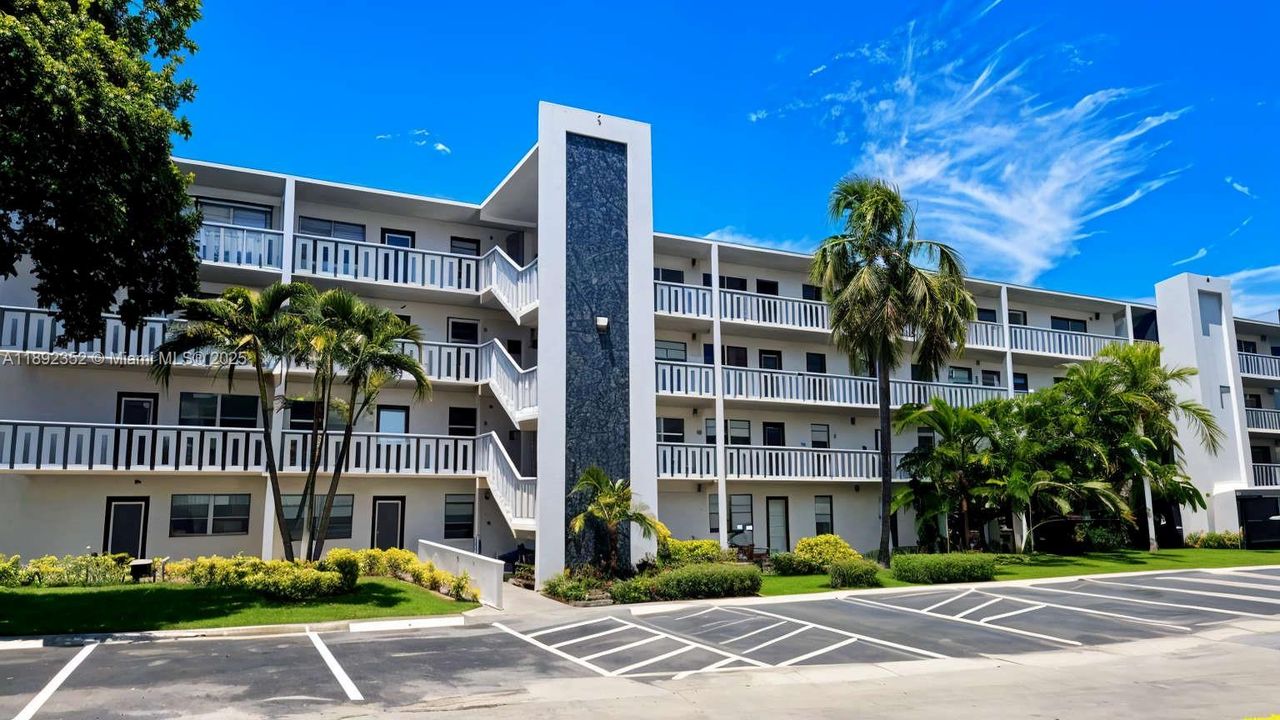 待售: $159,000 (2 贝兹, 1 浴室, 860 平方英尺)