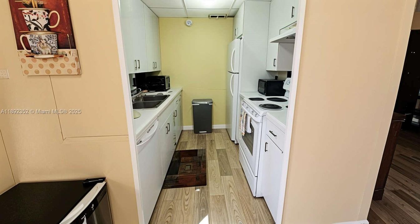 待售: $159,000 (2 贝兹, 1 浴室, 860 平方英尺)