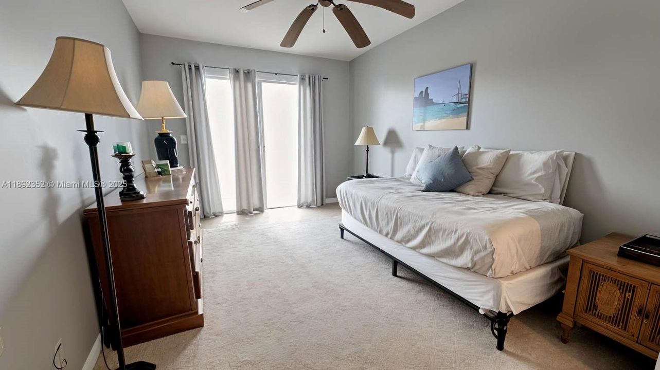 待售: $159,000 (2 贝兹, 1 浴室, 860 平方英尺)