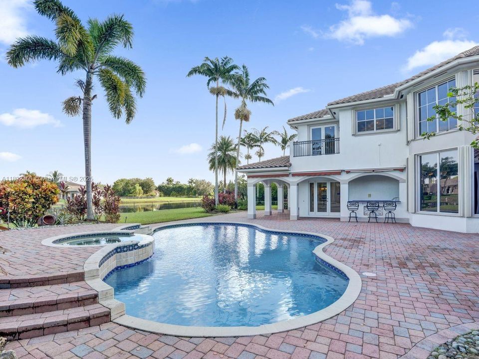 For Sale: $2,399,000 (5 beds, 4 baths, 4774 Square Feet)