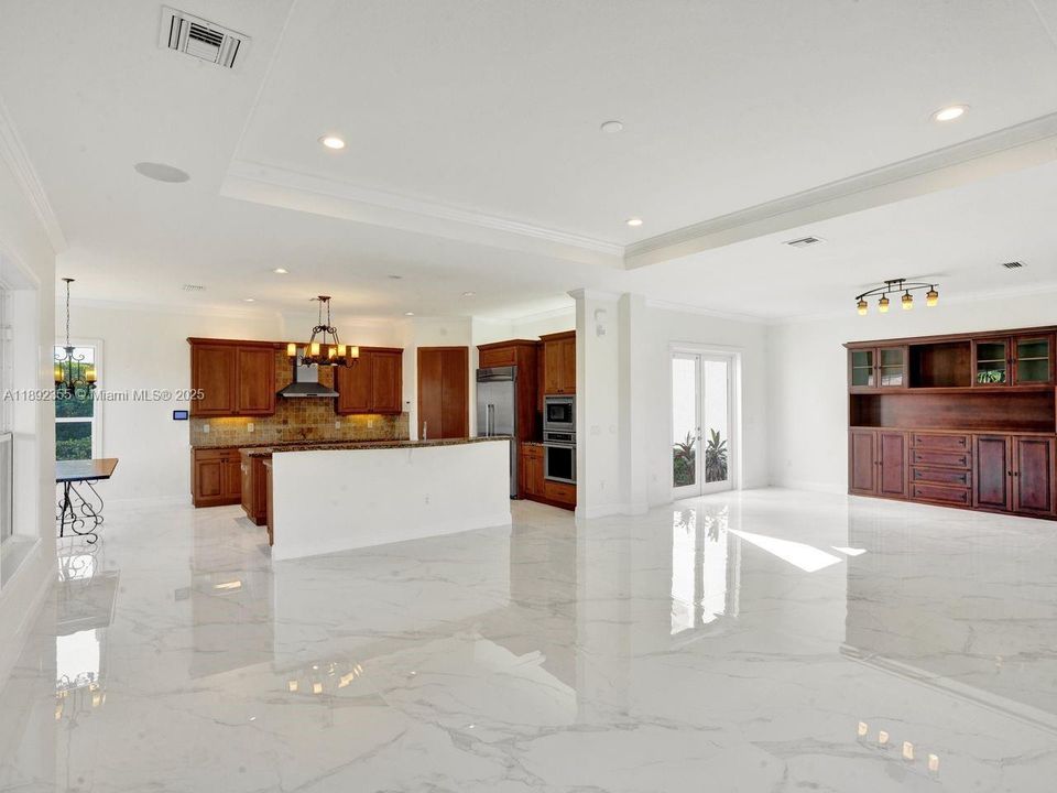 For Sale: $2,399,000 (5 beds, 4 baths, 4774 Square Feet)