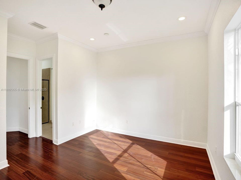 For Sale: $2,399,000 (5 beds, 4 baths, 4774 Square Feet)