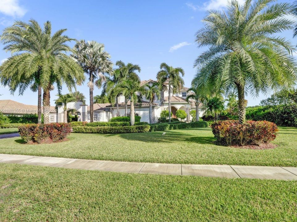 For Sale: $2,399,000 (5 beds, 4 baths, 4774 Square Feet)