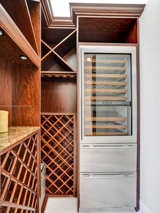 For Sale: $2,399,000 (5 beds, 4 baths, 4774 Square Feet)