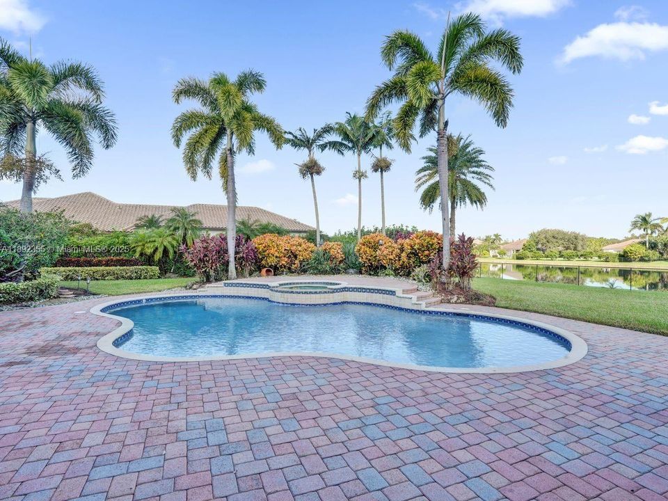 For Sale: $2,399,000 (5 beds, 4 baths, 4774 Square Feet)