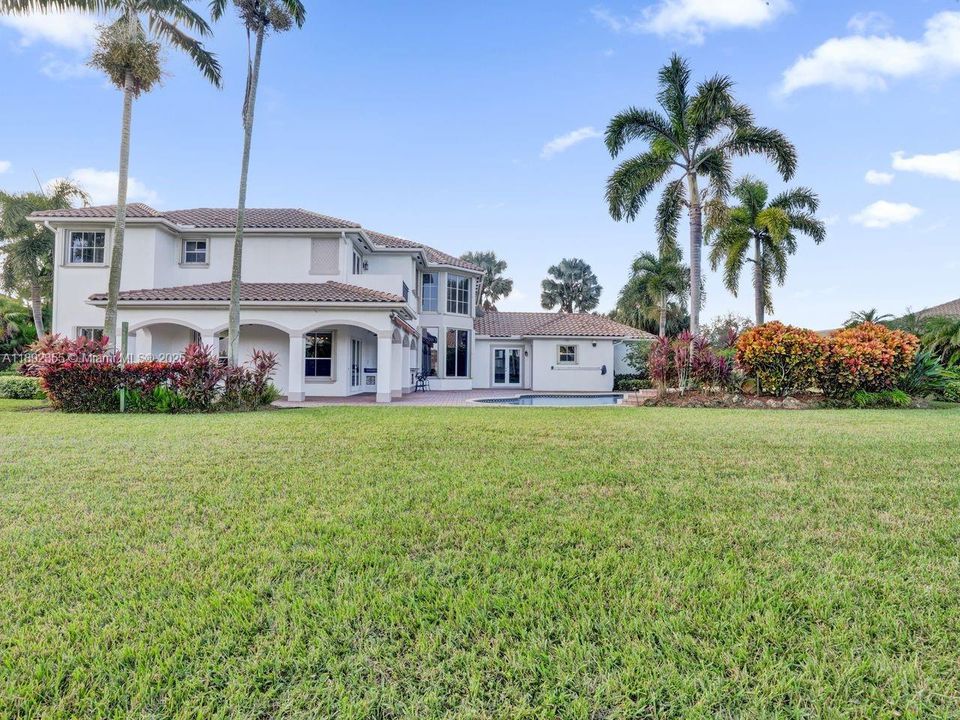 For Sale: $2,399,000 (5 beds, 4 baths, 4774 Square Feet)