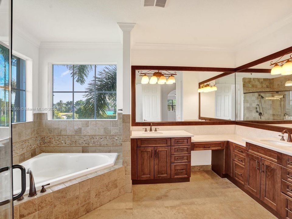 For Sale: $2,399,000 (5 beds, 4 baths, 4774 Square Feet)