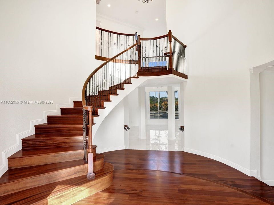 For Sale: $2,399,000 (5 beds, 4 baths, 4774 Square Feet)