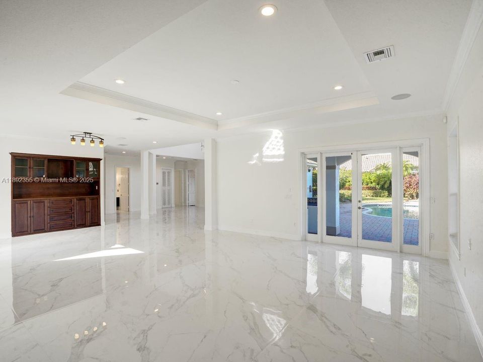 For Sale: $2,399,000 (5 beds, 4 baths, 4774 Square Feet)