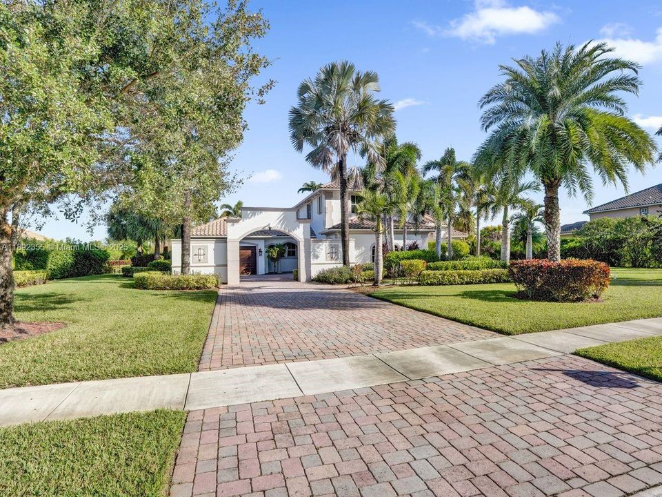 For Sale: $2,399,000 (5 beds, 4 baths, 4774 Square Feet)