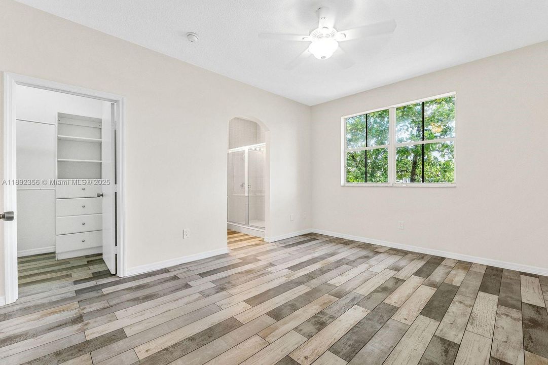 合同活跃: $399,000 (3 贝兹, 2 浴室, 1615 平方英尺)