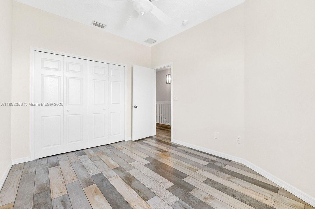 合同活跃: $399,000 (3 贝兹, 2 浴室, 1615 平方英尺)