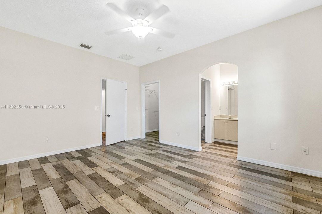 合同活跃: $399,000 (3 贝兹, 2 浴室, 1615 平方英尺)