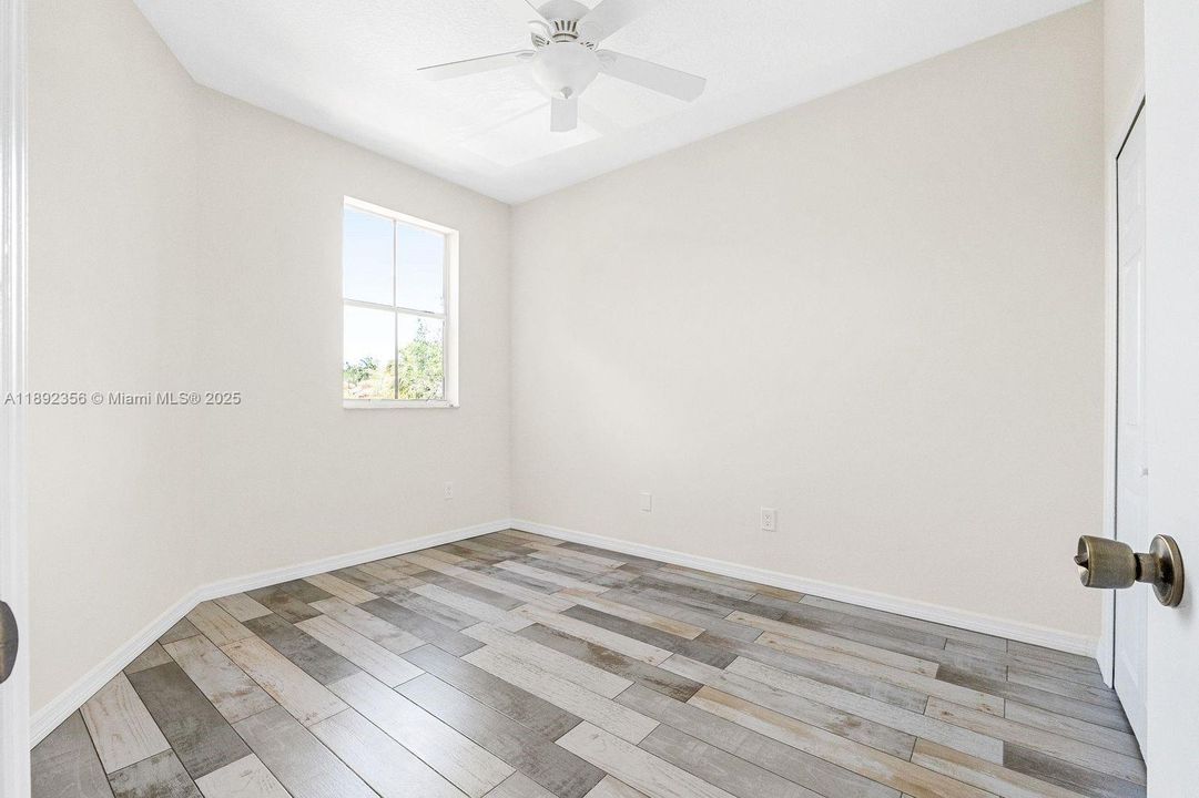 合同活跃: $399,000 (3 贝兹, 2 浴室, 1615 平方英尺)