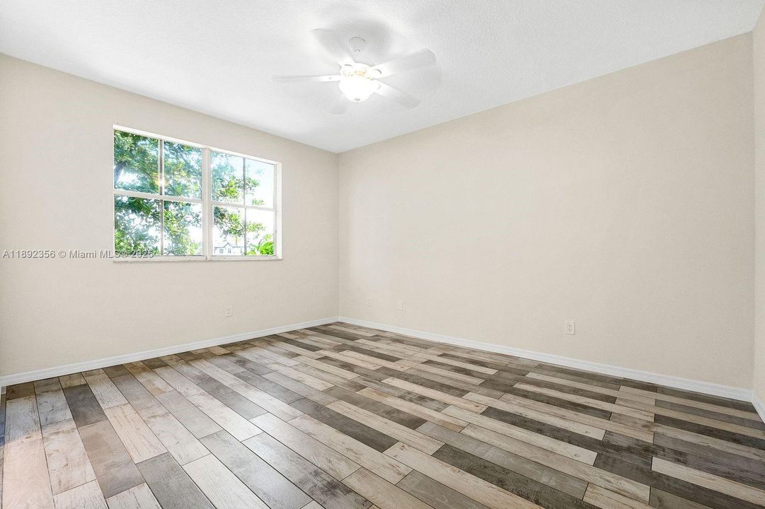 合同活跃: $399,000 (3 贝兹, 2 浴室, 1615 平方英尺)