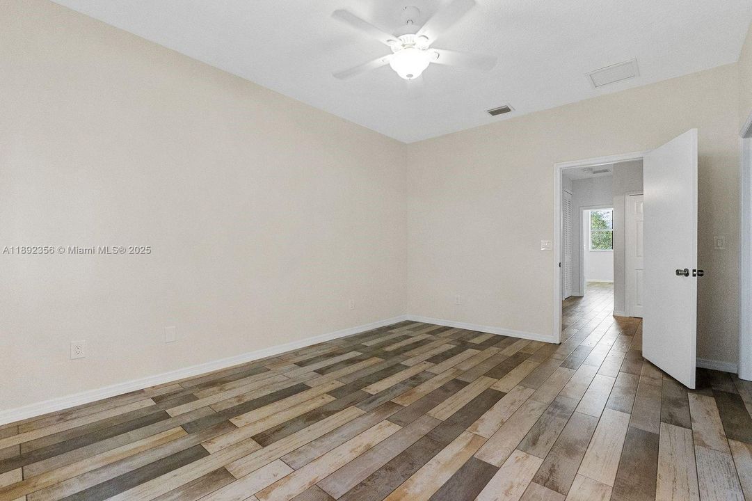 合同活跃: $399,000 (3 贝兹, 2 浴室, 1615 平方英尺)