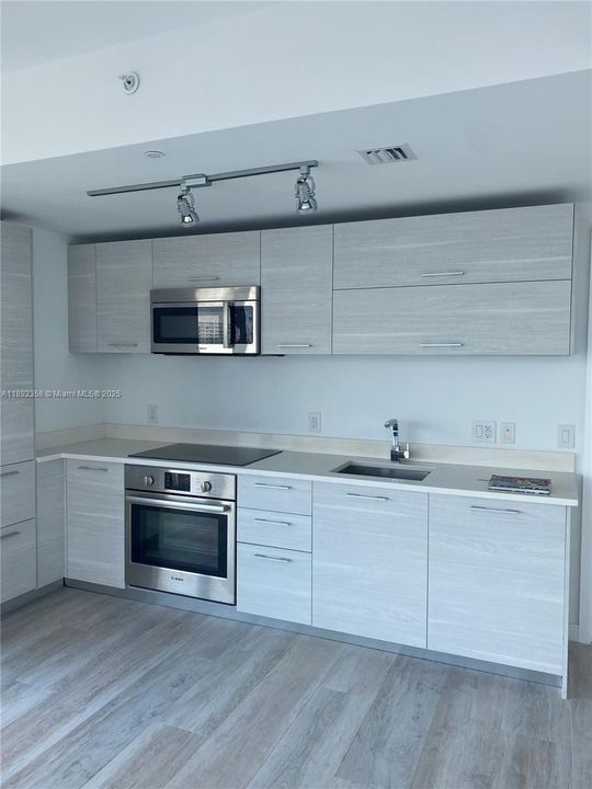 En Venta: $719,000 (1 camas, 1 baños, 706 Pies cuadrados)