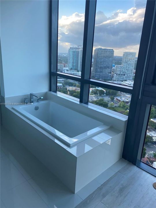 En Venta: $719,000 (1 camas, 1 baños, 706 Pies cuadrados)