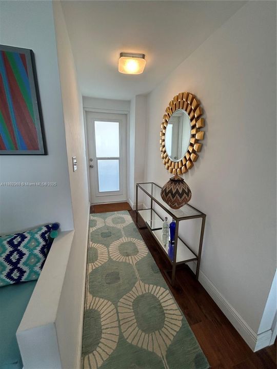 Под контрактом: $2,900 (1 спален, 1 ванн, 769 Квадратных фут)