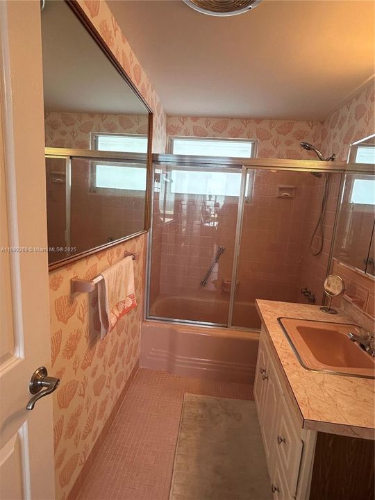 Под контрактом: $2,900 (1 спален, 1 ванн, 769 Квадратных фут)