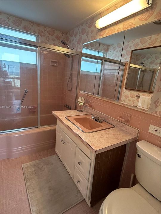 Под контрактом: $2,900 (1 спален, 1 ванн, 769 Квадратных фут)