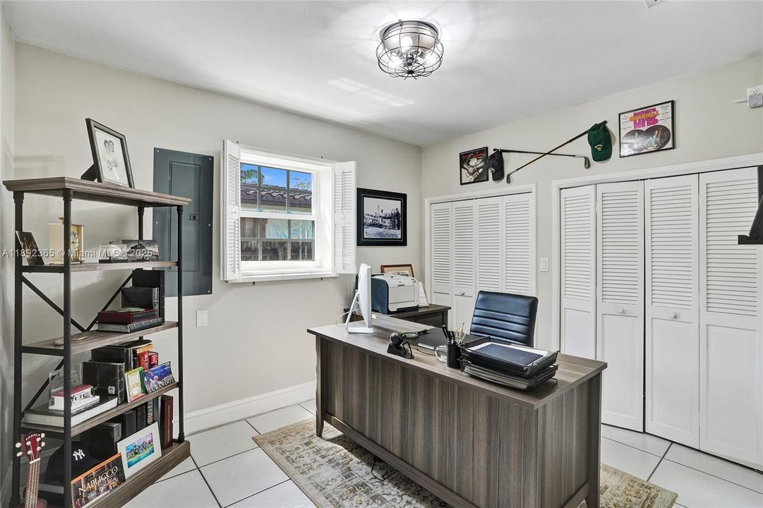 4th bedroom 10.11 x 10.6