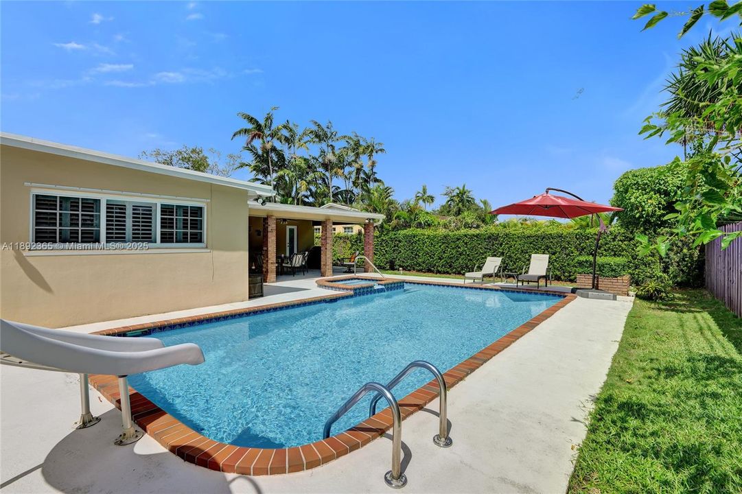 Под контрактом: $840,000 (4 спален, 2 ванн, 2021 Квадратных фут)