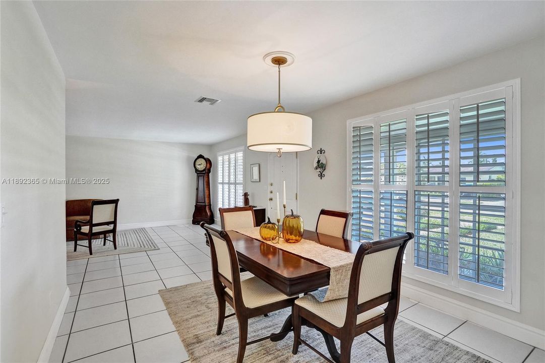 Под контрактом: $840,000 (4 спален, 2 ванн, 2021 Квадратных фут)