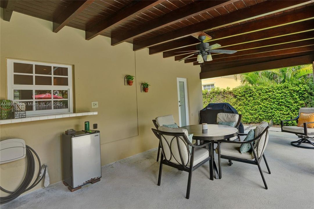 Под контрактом: $840,000 (4 спален, 2 ванн, 2021 Квадратных фут)