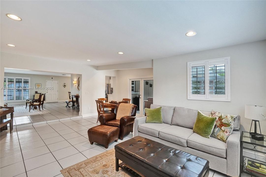 Под контрактом: $840,000 (4 спален, 2 ванн, 2021 Квадратных фут)