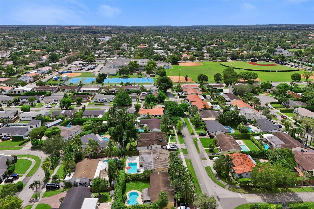 Под контрактом: $840,000 (4 спален, 2 ванн, 2021 Квадратных фут)