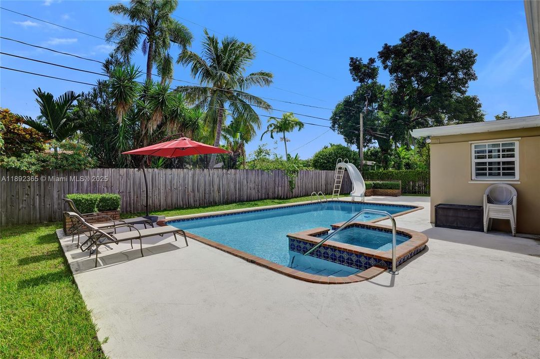 Под контрактом: $840,000 (4 спален, 2 ванн, 2021 Квадратных фут)