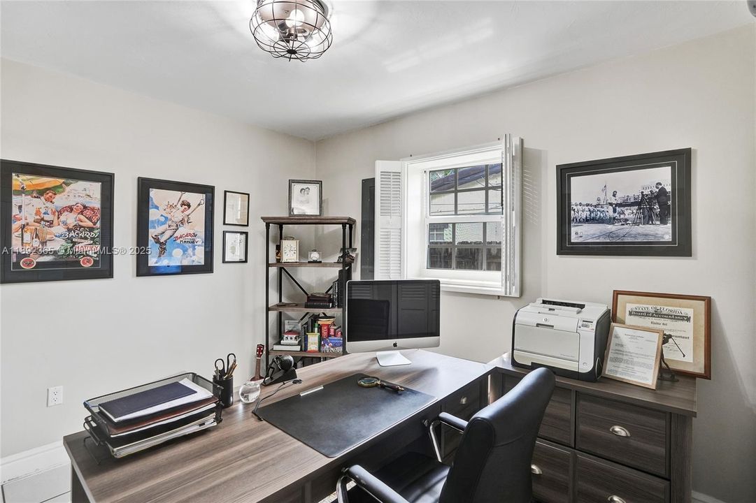 Под контрактом: $840,000 (4 спален, 2 ванн, 2021 Квадратных фут)