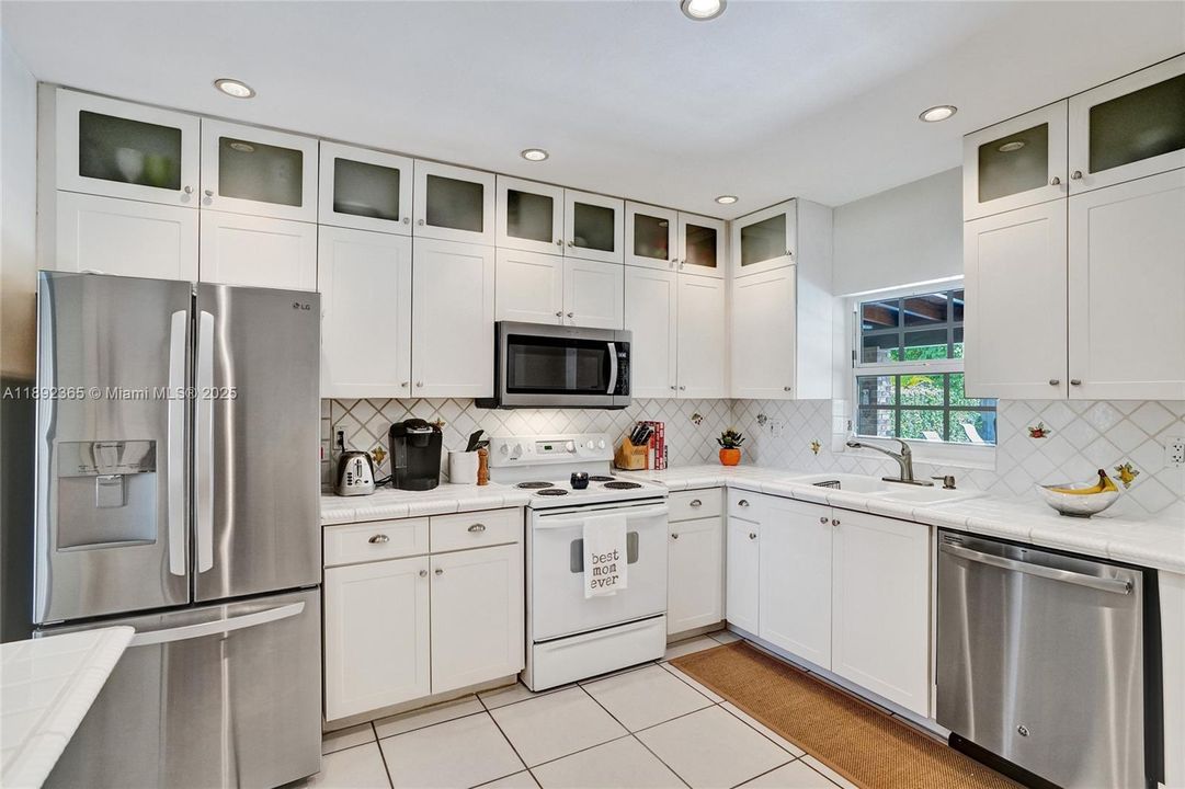 Под контрактом: $840,000 (4 спален, 2 ванн, 2021 Квадратных фут)