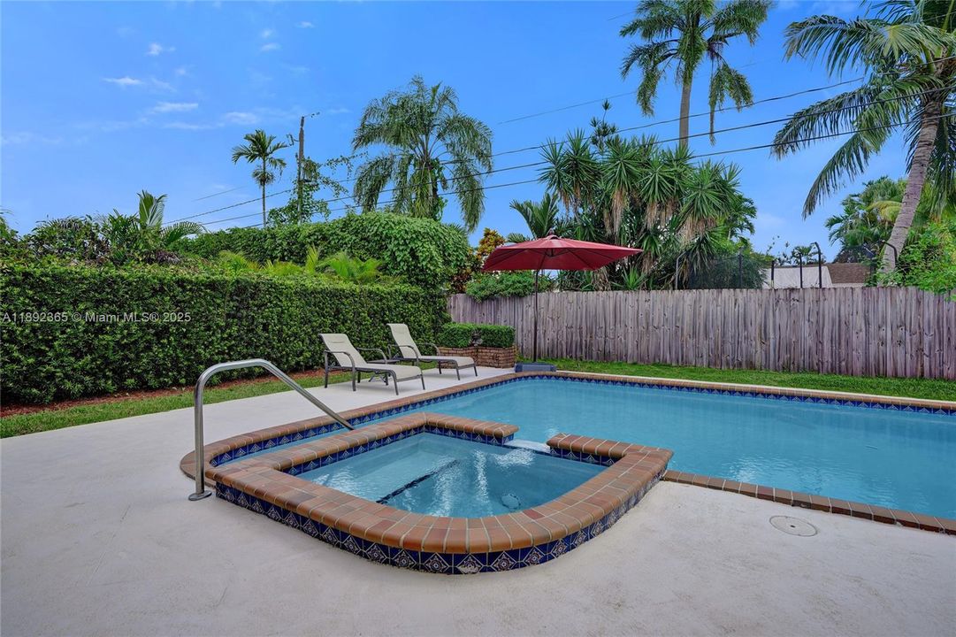 Под контрактом: $840,000 (4 спален, 2 ванн, 2021 Квадратных фут)