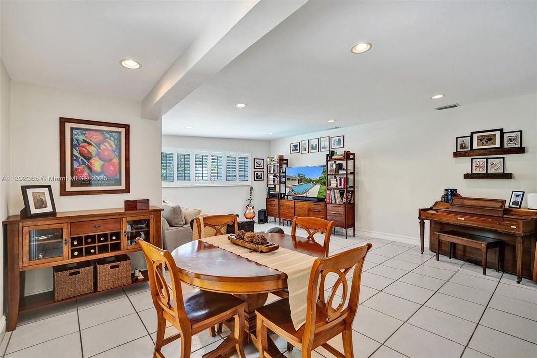 Под контрактом: $840,000 (4 спален, 2 ванн, 2021 Квадратных фут)