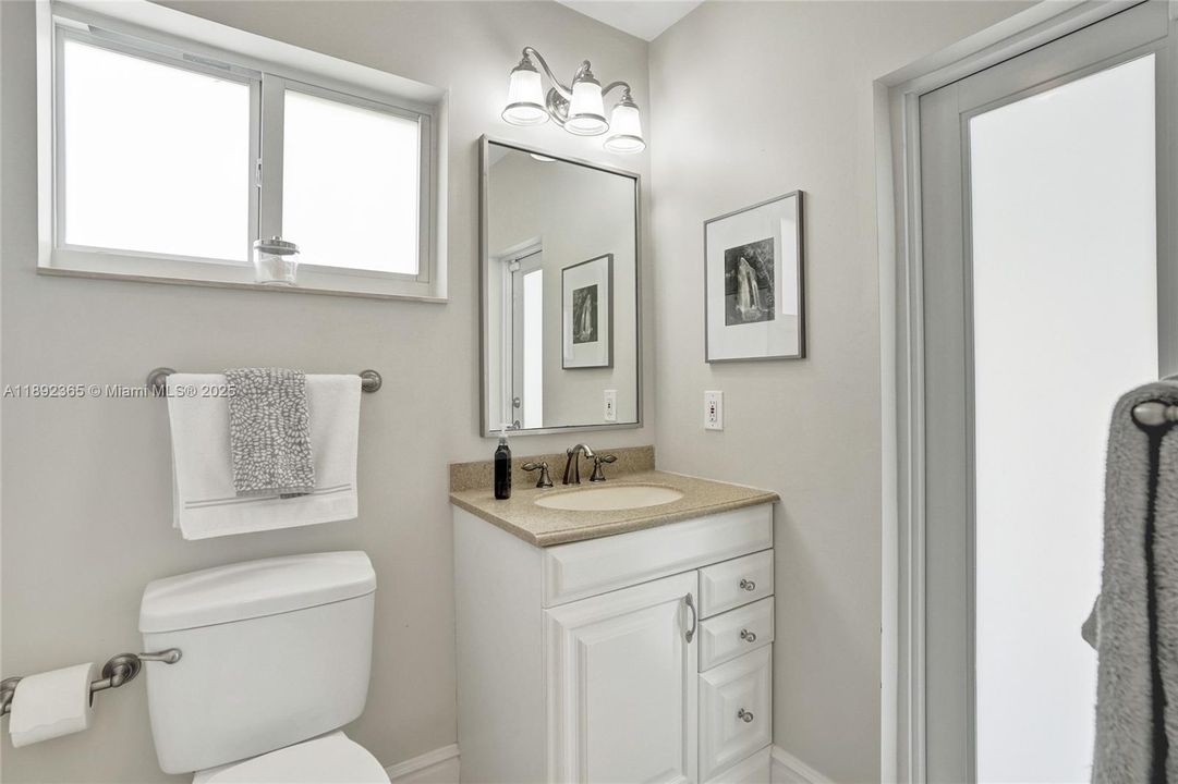 Под контрактом: $840,000 (4 спален, 2 ванн, 2021 Квадратных фут)