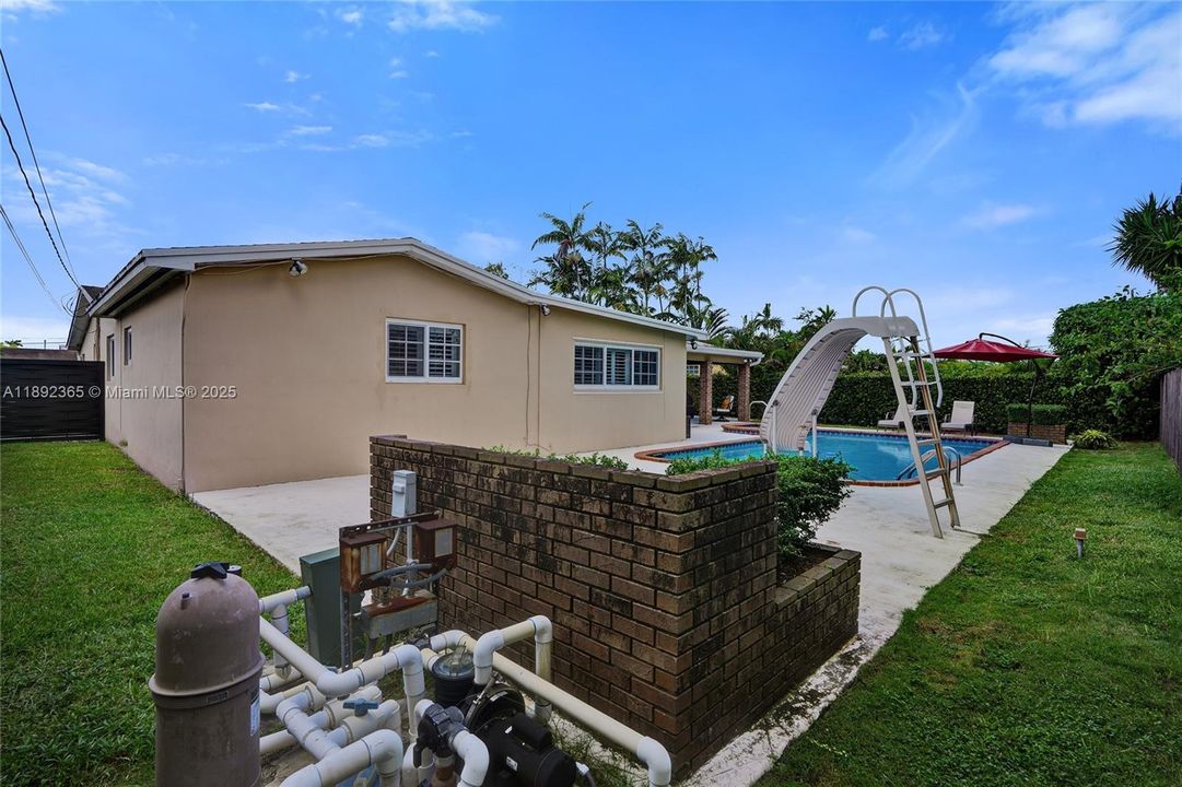 Под контрактом: $840,000 (4 спален, 2 ванн, 2021 Квадратных фут)