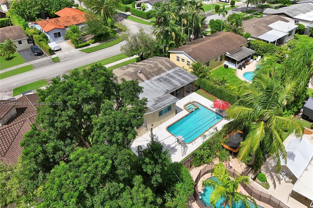 Под контрактом: $840,000 (4 спален, 2 ванн, 2021 Квадратных фут)