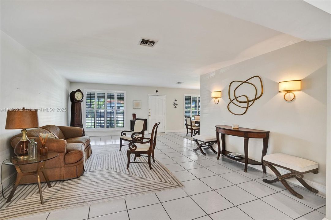 Под контрактом: $840,000 (4 спален, 2 ванн, 2021 Квадратных фут)