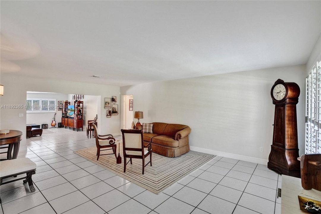 Под контрактом: $840,000 (4 спален, 2 ванн, 2021 Квадратных фут)