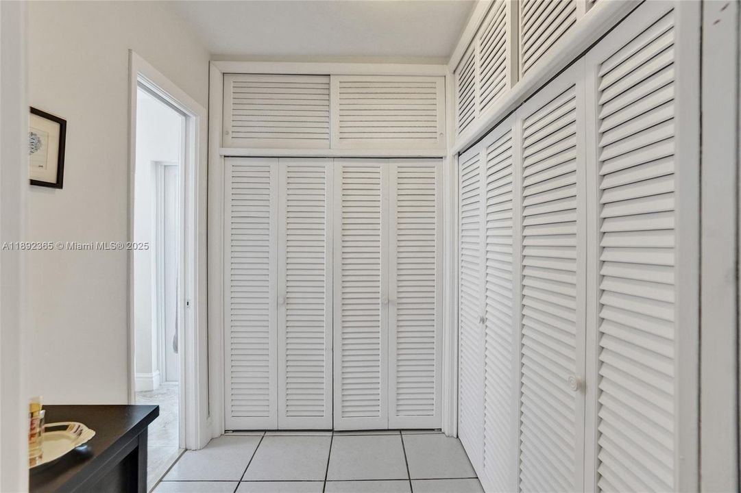 Под контрактом: $840,000 (4 спален, 2 ванн, 2021 Квадратных фут)