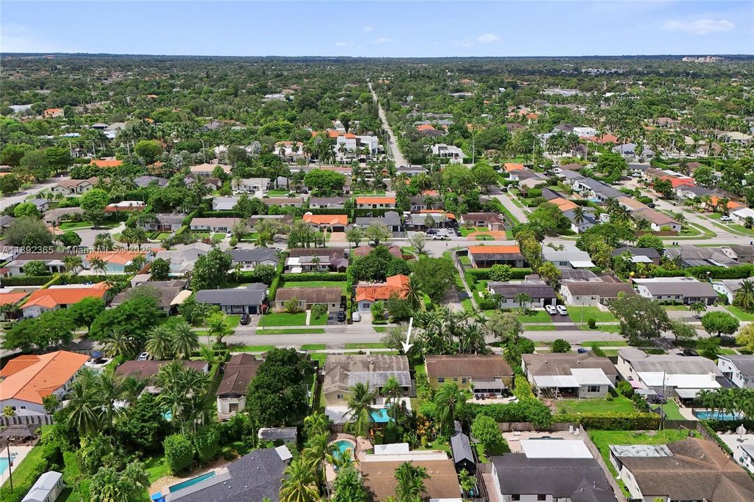 Под контрактом: $840,000 (4 спален, 2 ванн, 2021 Квадратных фут)