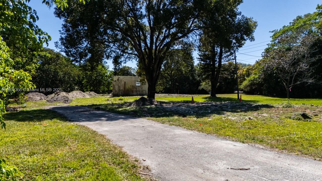 На продажу: $1,799,000 (1.62 acres)