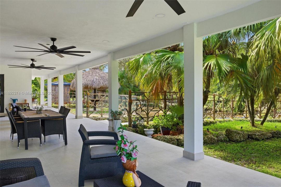 最近售出: $3,449,000 (6 贝兹, 5 浴室, 3024 平方英尺)