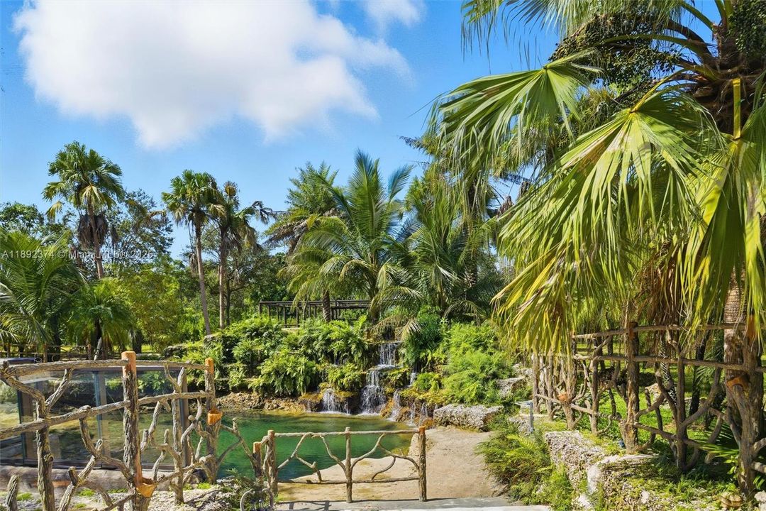 最近售出: $3,449,000 (6 贝兹, 5 浴室, 3024 平方英尺)